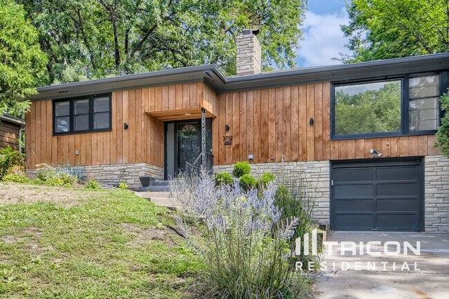 3712 Abbott Ave N in Minneapolis, MN - Building Photo - Building Photo