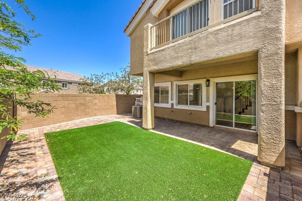 6495 Clara Bow Ave in Las Vegas, NV - Building Photo