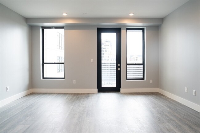 365 Western Ave, Unit 302 in Boston, MA - Foto de edificio - Building Photo