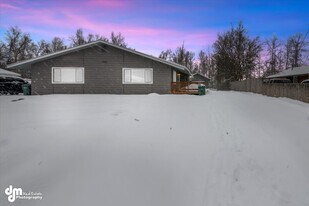 1000 E Dellwood St in Wasilla, AK - Building Photo