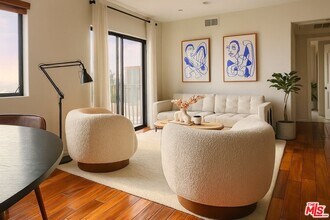 1146 Hacienda Pl in West Hollywood, CA - Building Photo - Building Photo
