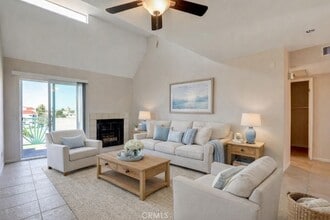 450 E 4th St, Unit 437 in Santa Ana, CA - Foto de edificio - Building Photo