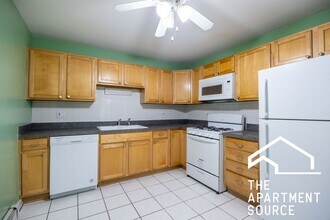 1643 W Sherwin Ave, Unit 2 in Chicago, IL - Building Photo - Building Photo