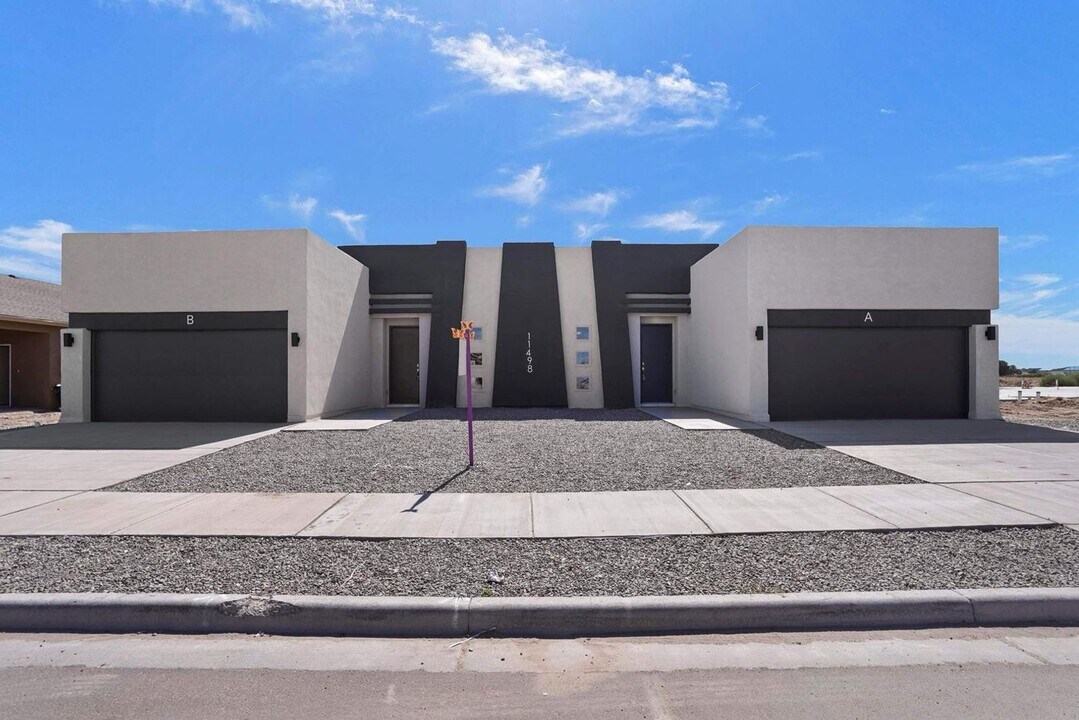 11498 Summer Dr in Socorro, TX - Building Photo