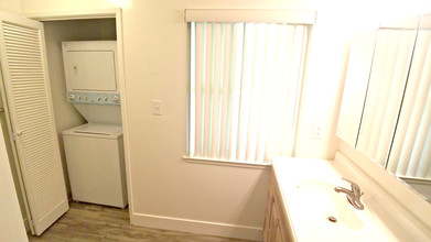 Gateway Apartments in San Leandro, CA - Foto de edificio - Building Photo