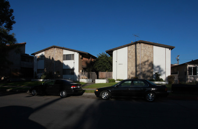 1011 W Angeleno Ave in Burbank, CA - Building Photo - Building Photo