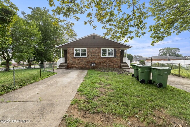 1 Bissett St in Sayreville, NJ - Building Photo - Building Photo