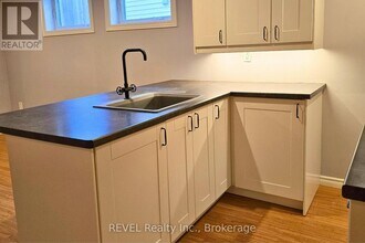 33 Dundas Crescent in St Catharines, ON - Building Photo - Building Photo