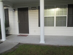 128 Corinth Dr in New Bern, NC - Foto de edificio - Building Photo