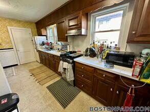 262 Corey Rd, Unit 1 in Boston, MA - Foto de edificio - Building Photo