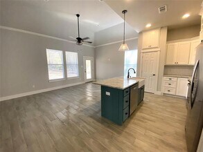 411 Cleveland Rd in Granbury, TX - Building Photo - Building Photo