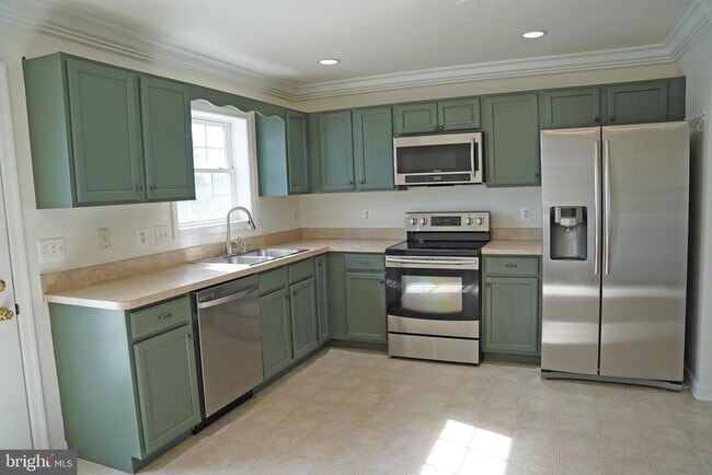property at 92 Embassy Ct