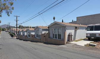 La Mesa Gardens in La Mesa, CA - Building Photo
