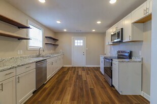 587 E Matthews St in Brookland, AR - Building Photo