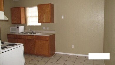 912 82nd St in Lubbock, TX - Foto de edificio - Building Photo