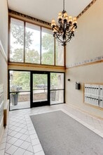 Wayzata Woods in Wayzata, MN - Foto de edificio - Building Photo
