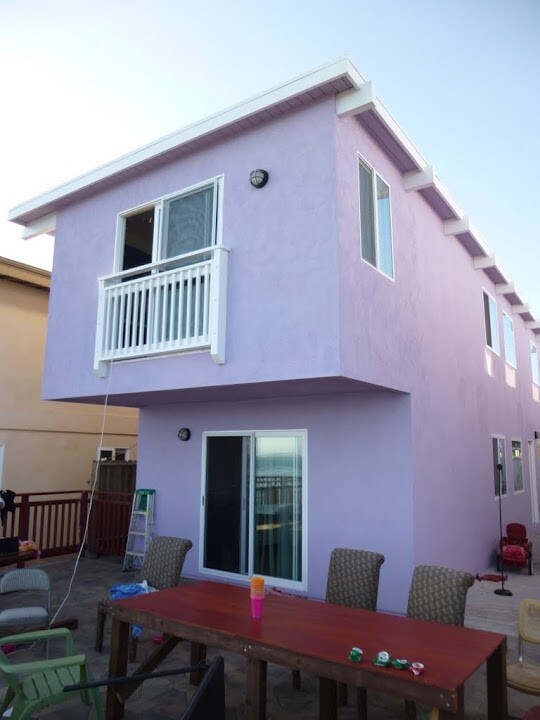 6743 Del Playa Dr in Goleta, CA - Foto de edificio - Building Photo