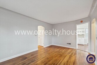 4114 S Detroit Ave in Toledo, OH - Building Photo - Building Photo