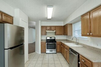 1304 Garden Path Cove in Round Rock, TX - Building Photo - Building Photo