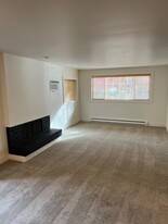 2707 E 27th Ave, Unit 2C Apartamentos