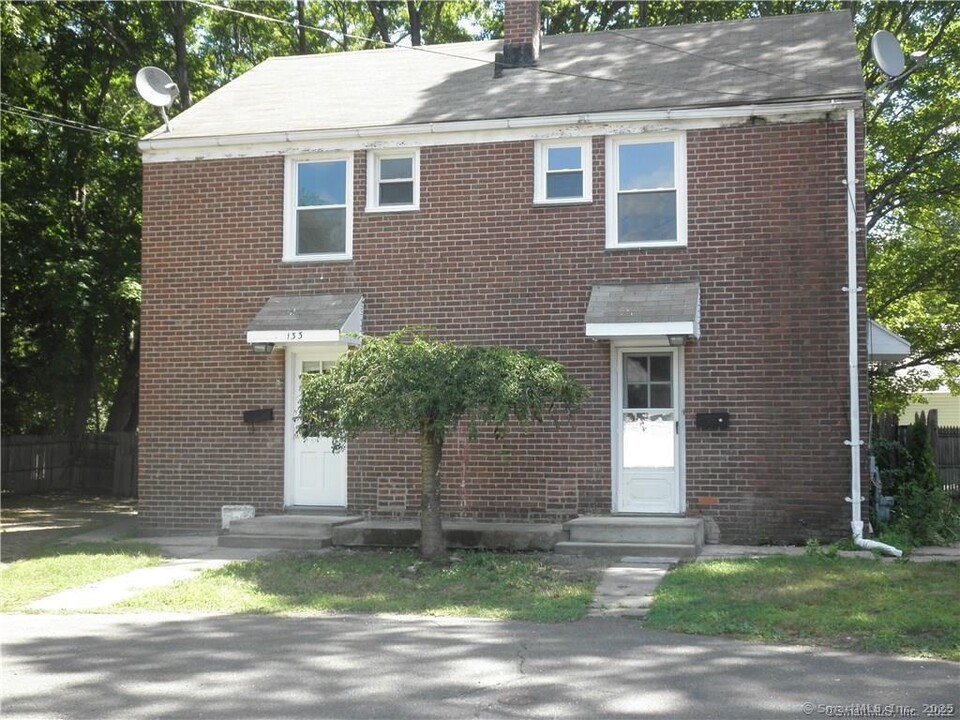 135 Priscilla St in Bridgeport, CT - Building Photo