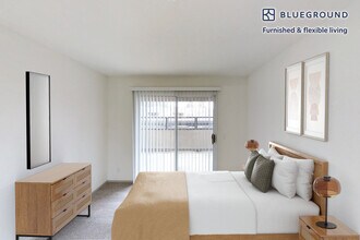 111 Via Serena in Rancho Santa Margarita, CA - Foto de edificio - Building Photo