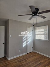 104 Fenwick Dr in Ferguson, MO - Foto de edificio - Building Photo