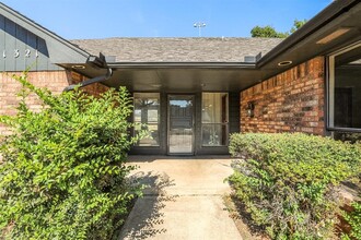 1321 Harding Ave in Edmond, OK - Foto de edificio - Building Photo