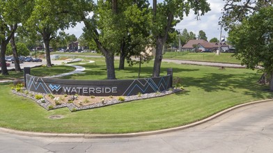 Waterside in Tulsa, OK - Foto de edificio - Building Photo