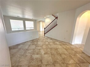 9871 Mount Madera St in Las Vegas, NV - Foto de edificio - Building Photo