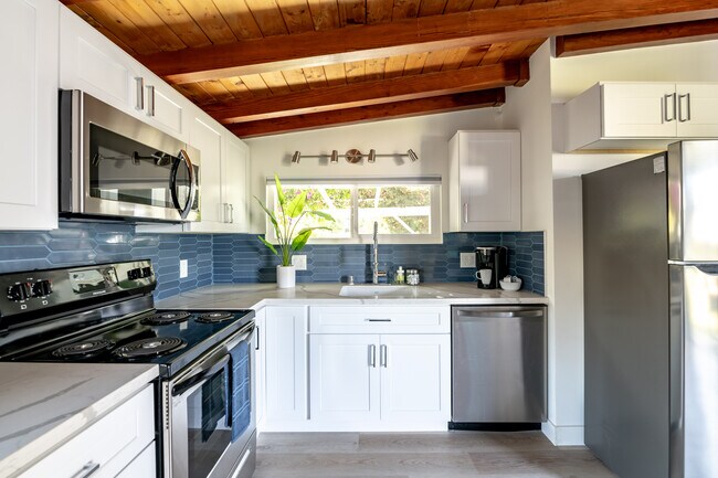 5039 Mansfield St in San Diego, CA - Foto de edificio - Building Photo