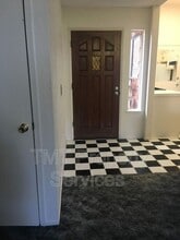 1516 Oakridge Park Rd in Santa Maria, CA - Foto de edificio - Building Photo