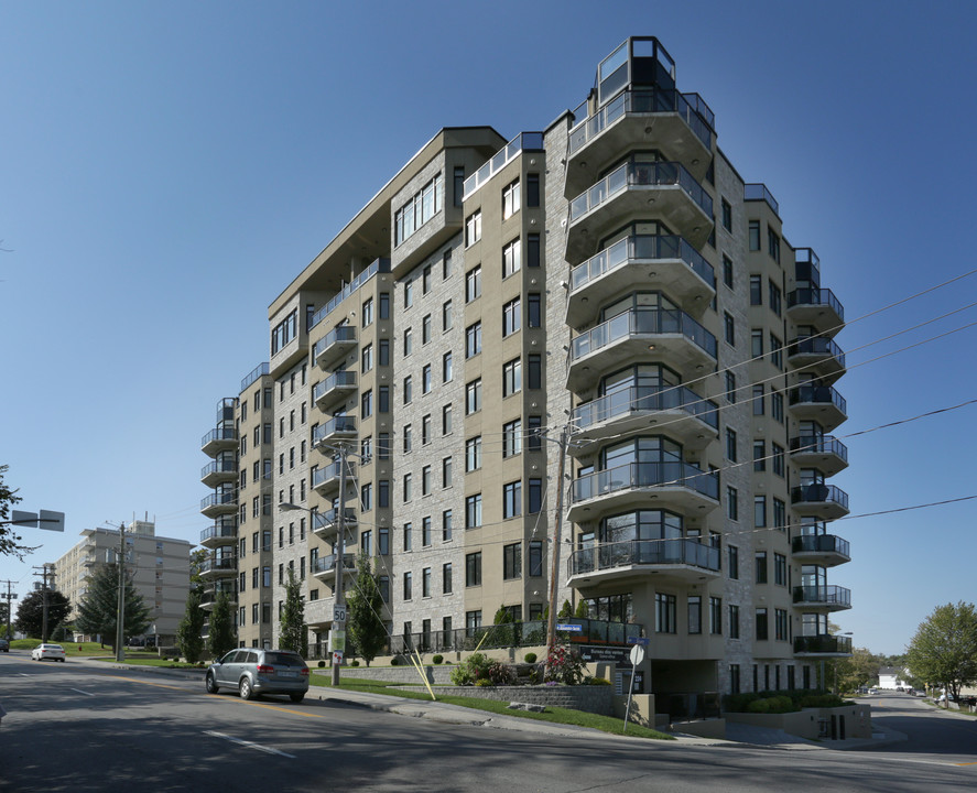 Place du Parc in Gatineau, QC - Building Photo