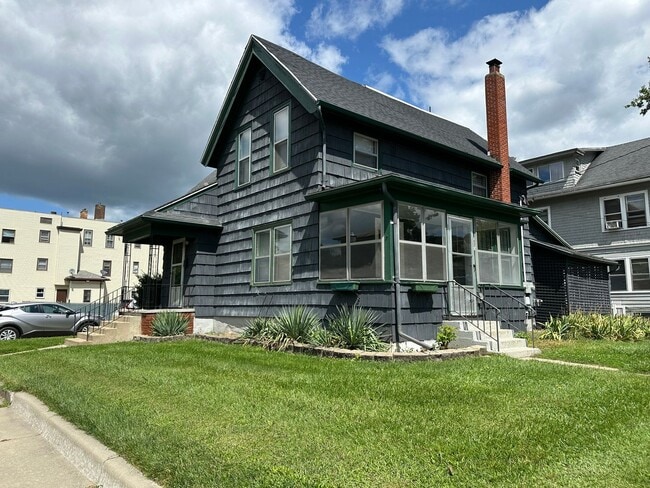346 W Wesley St in Jackson, MI - Building Photo - Building Photo
