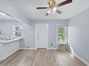 1115 Highland St N in St. Petersburg, FL - Building Photo - Building Photo