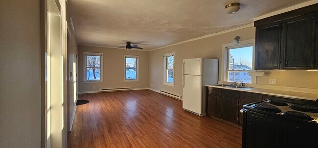 8 Dustin St in Spencer, MA - Building Photo - Building Photo