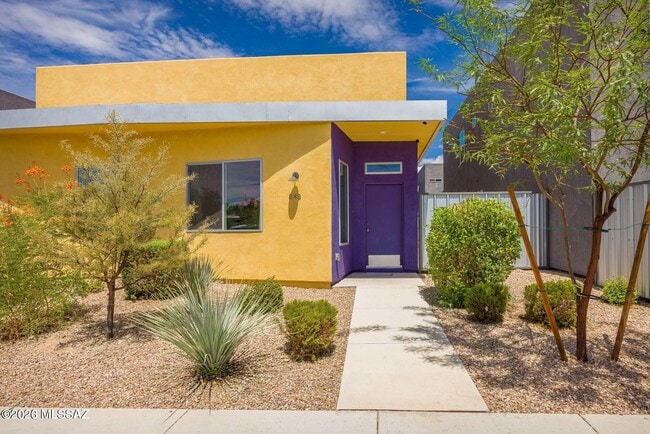 property at 848 E Park Modern Dr