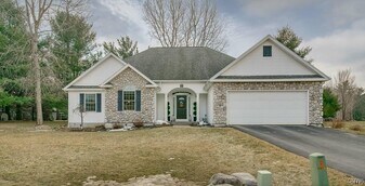 22616 Cullen Dr in Watertown, NY - Building Photo