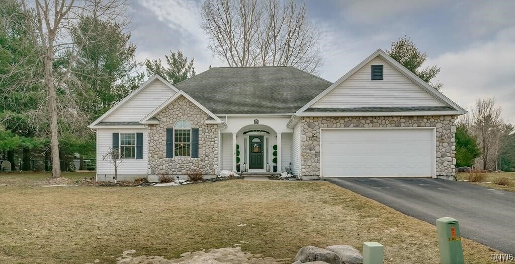 22616 Cullen Dr in Watertown, NY - Building Photo
