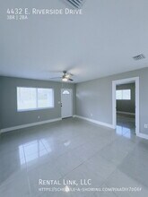 4432 E Riverside Dr in Ft. Myers, FL - Foto de edificio - Building Photo