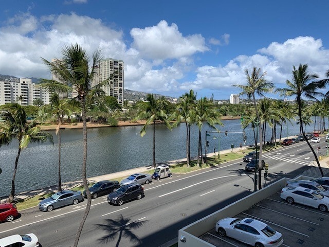 2085 Ala Wai Blvd in Honolulu, HI - Building Photo - Building Photo