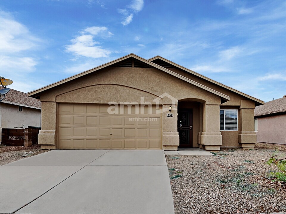 7033 E Mitchell Flyer Rd in Tucson, AZ - Building Photo