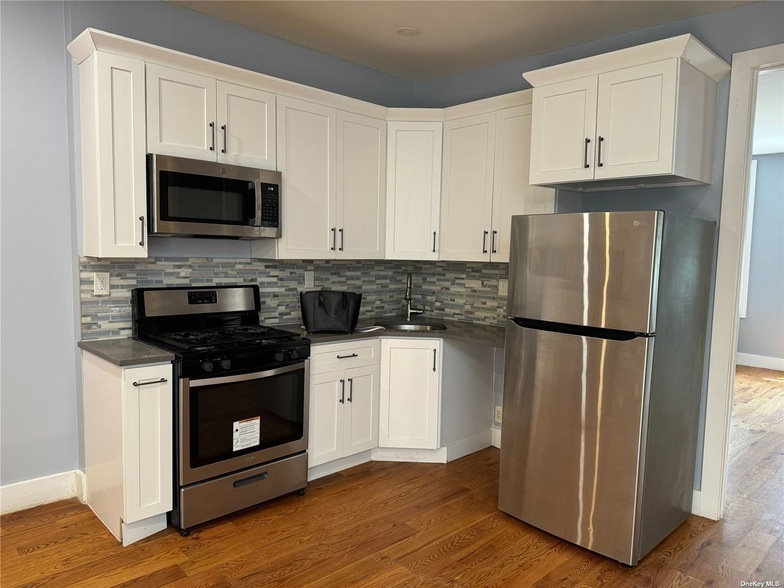 331 Milford St, Unit 2 in Brooklyn, NY - Building Photo