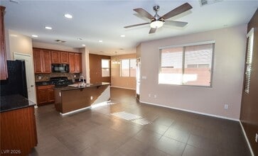 7643 Peaceful Trellis Dr in Las Vegas, NV - Foto de edificio - Building Photo