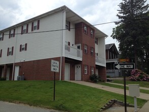 119 W College St in Canonsburg, PA - Foto de edificio - Building Photo