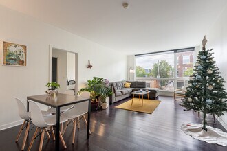 1244 W Devon Ave in Chicago, IL - Foto de edificio - Interior Photo