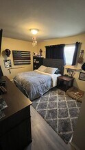 2014 Avenida Placida, Unit 4 in Simi Valley, CA - Building Photo - Building Photo