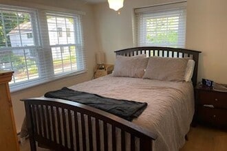 23 Highland St, Unit Apt in Exeter, NH - Foto de edificio - Building Photo