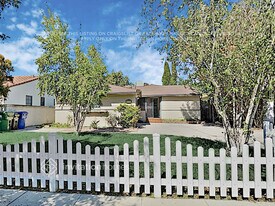 5715 Norwich Ave in Los Angeles, CA - Building Photo