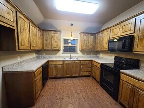 1110 Avendale Dr in Weatherford, TX - Building Photo - Building Photo